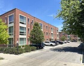 Building Photo - 4111 N Narragansett Ave