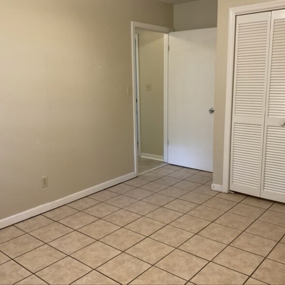 Building Photo - 103 Colebrook Ct