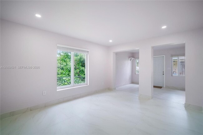 Building Photo - 2456 Jackson St