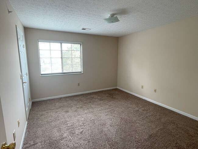 Building Photo - 2317 Vicente Ct