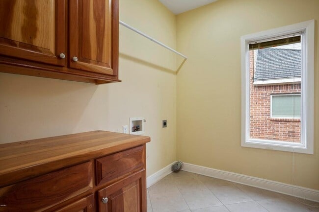 Building Photo - 7516 Pinehurst Ct