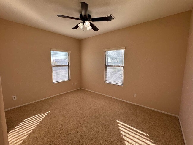 Building Photo - 18 W Desert Vista Trail