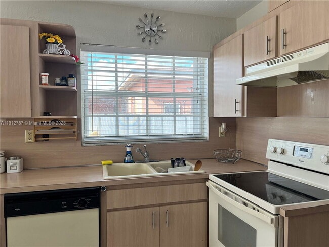 Building Photo - 120 SW 68th Ave