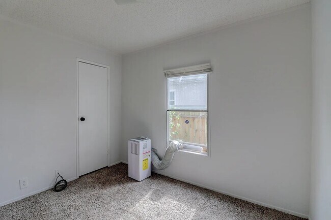 Building Photo - 11727 Greensbrook Forest Dr