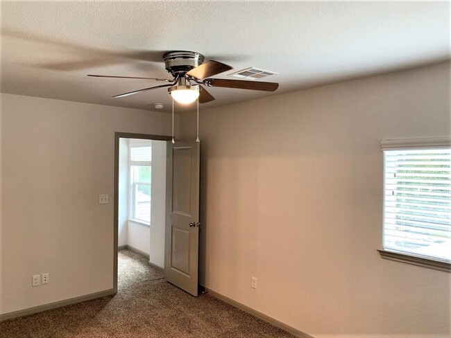 Building Photo - 626 Magnolia Bend