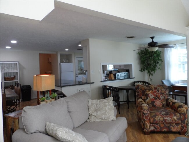 Building Photo - 13545 Northshore Loop