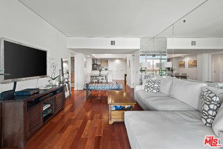 Building Photo - 13650 Marina Pointe Dr