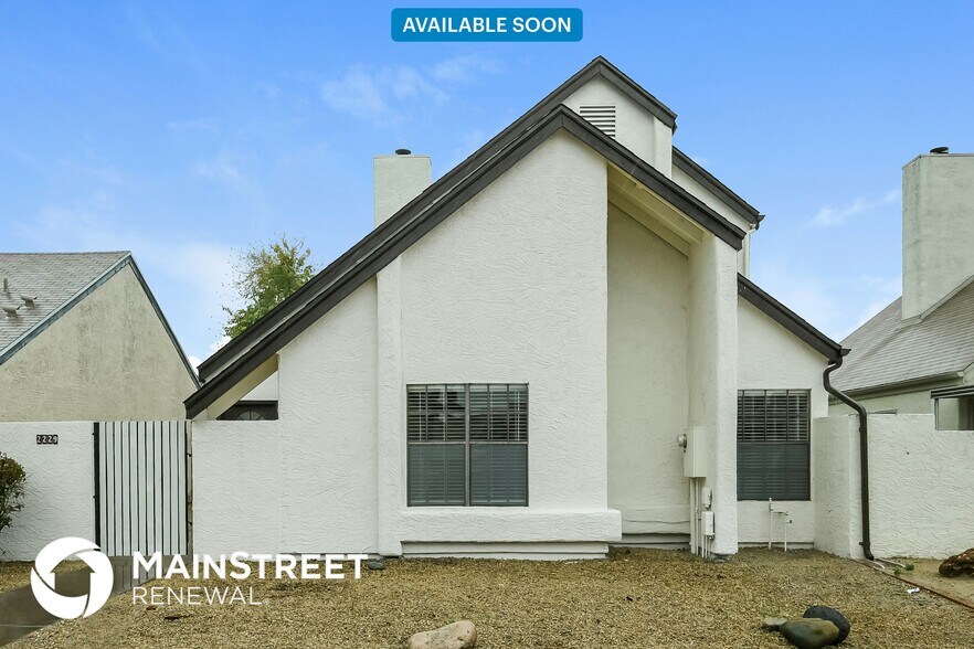 Primary Photo - 2229 W Ross Ave