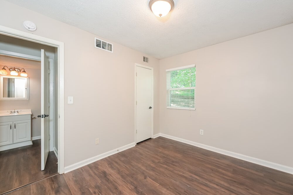 Building Photo - 405 Rill Crest Ct