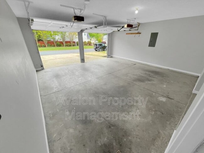 Building Photo - 1926 Leacroft Ct