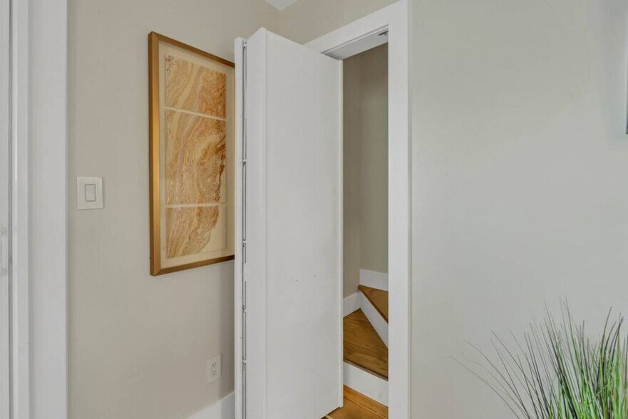 Building Photo - 318 Bream Ave