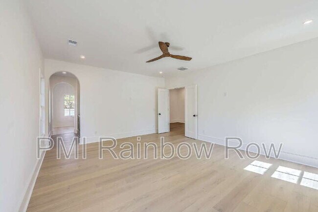 Building Photo - 755 Adluh St