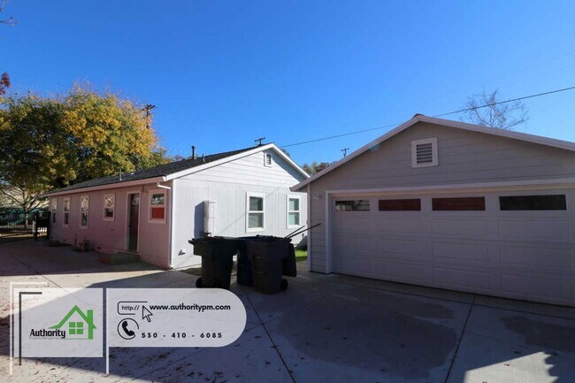 Building Photo - 1366 Magnolia Ave