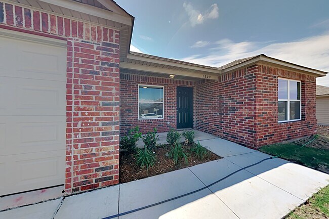Building Photo - Very Nice 4 Bedroom 2 Bath in El Reno Schools