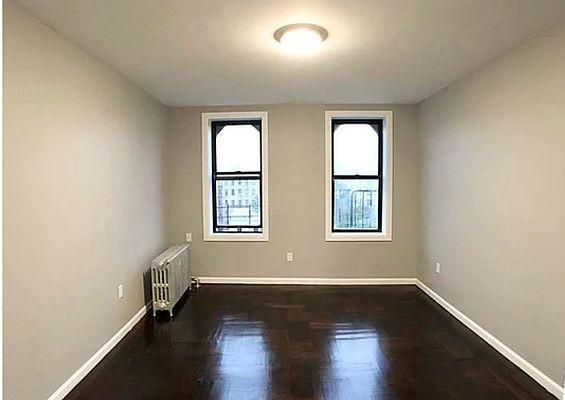 Building Photo - 3 bedroom in BRONX NY 10452