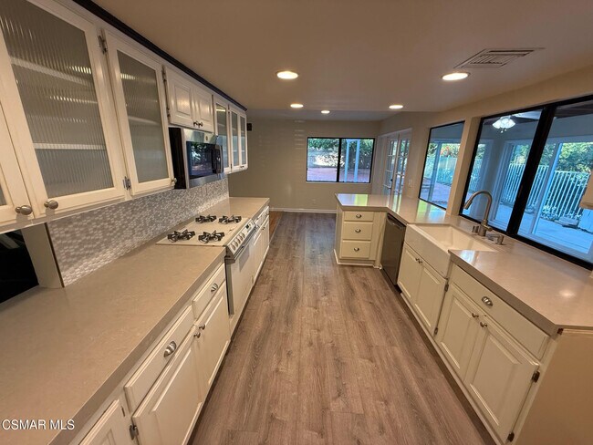 Building Photo - 1191 Calle Contento