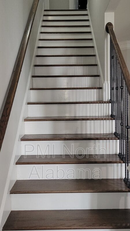 Building Photo - 130 Creekmound Dr
