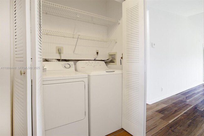 Building Photo - 9431 Boca Cove Cir