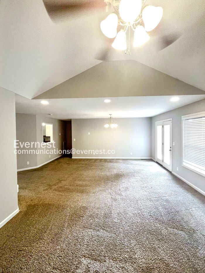 Building Photo - 3740 N Jot Dr