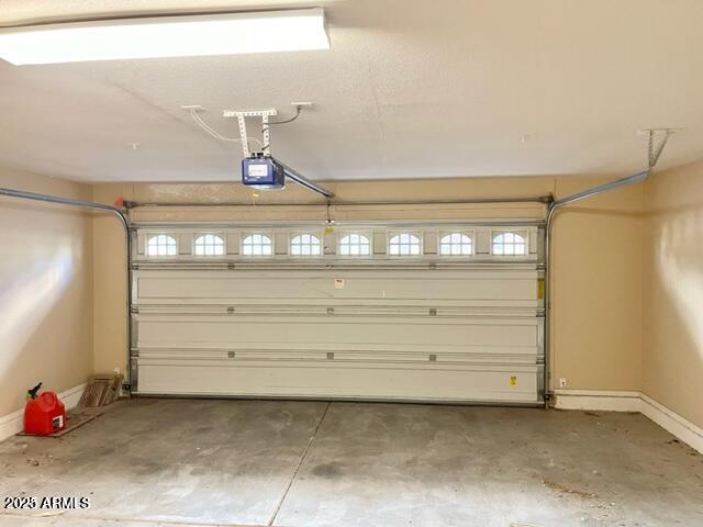 Building Photo - 240 W Juniper Ave