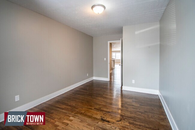 Building Photo - 2705 Leavenworth St