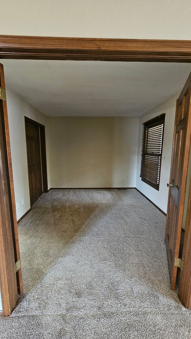 Building Photo - Spacious Townhome with Finished Basement i...