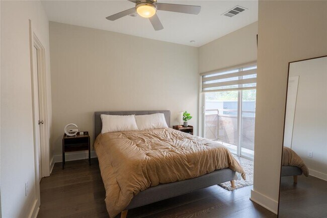 Building Photo - 2827 Manor Rd