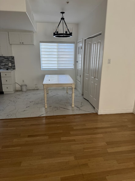 Building Photo - 15053 Victory Blvd