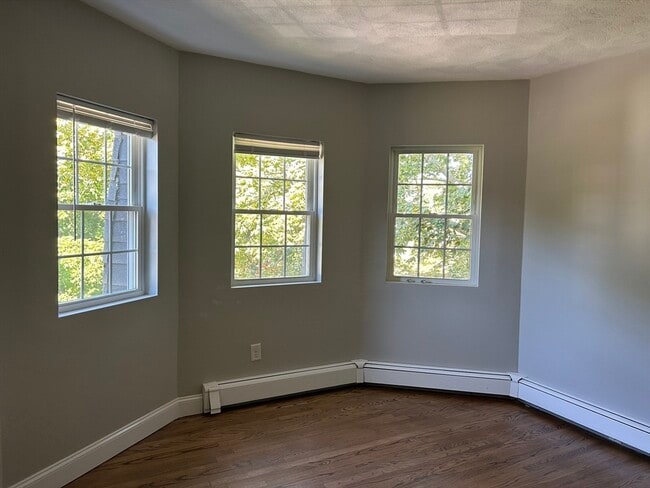 Building Photo - 18 Ashcroft St