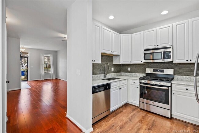 Building Photo - 6 Rhodora Terrace