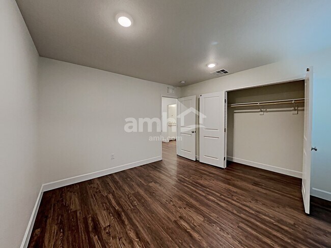 Building Photo - 2013 Reaves Wy