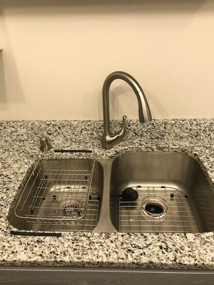 Kitchen sink - 636 Friars Ln