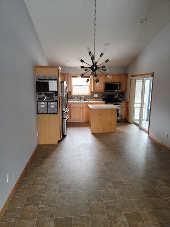 Building Photo - 2330 Ladybird Dr