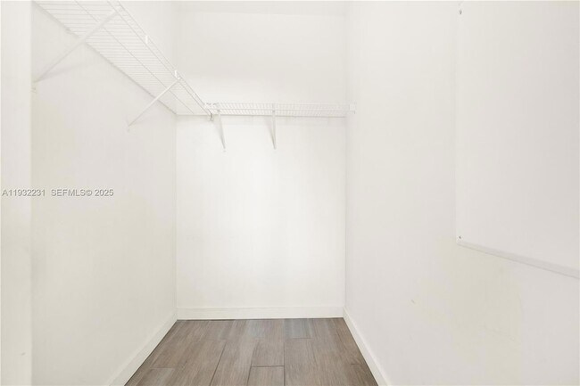 Building Photo - 1600 SW 1st Ave