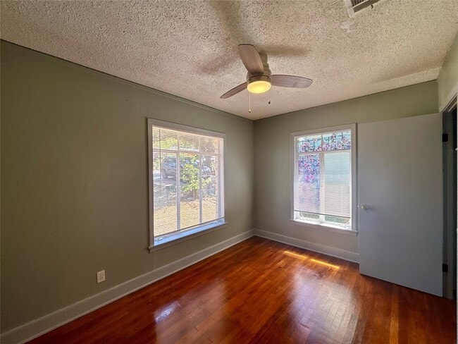 Building Photo - 3304 Cherrywood Rd