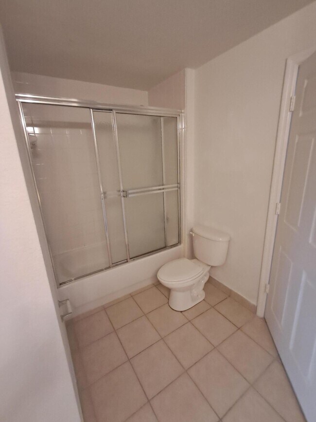 Building Photo - 2807 Veronia Dr