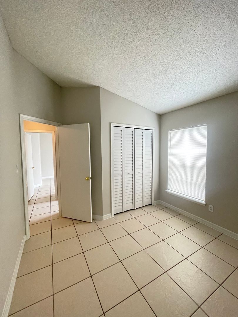 Building Photo - 312 San Gabriel St