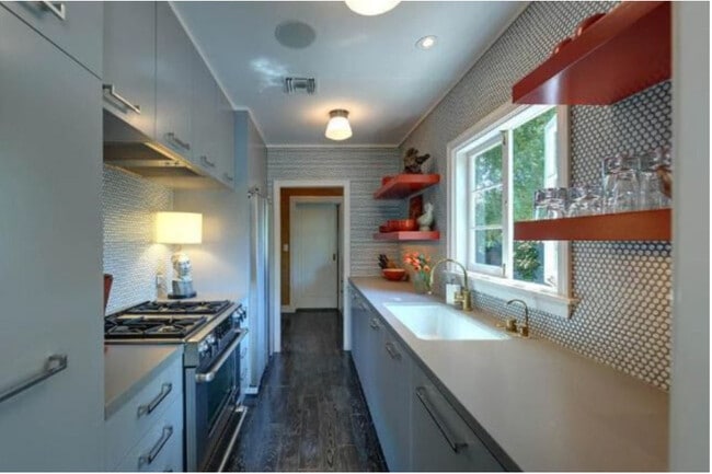 Building Photo - 624 N West Knoll Dr