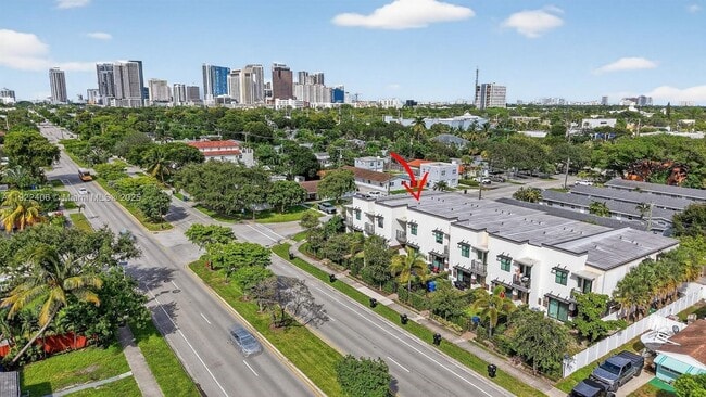 Building Photo - 1402 SW 4th Ave