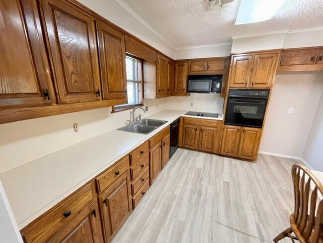 Building Photo - Quiet Community Living in Elm Mott