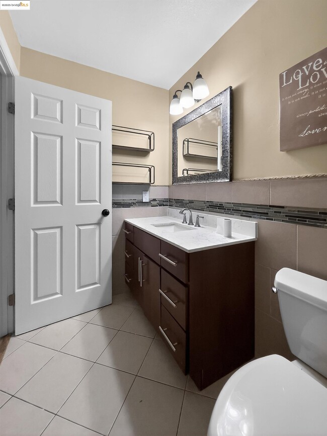 Building Photo - 2322 Peachtree Cir