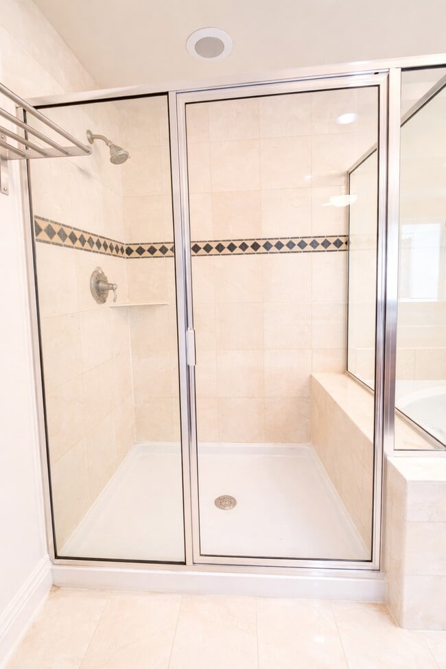 Building Photo - 3411 Clearview Cir