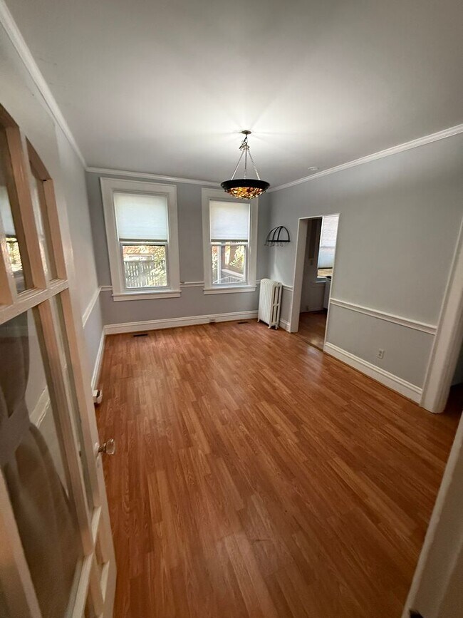 Building Photo - 3 Bedroom 1.5 bath Fan home for rent