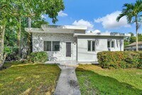 Building Photo - 7902 SW 67th Ave