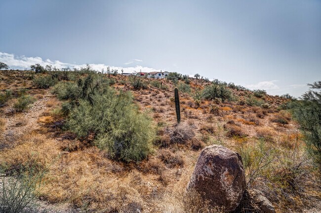 Building Photo - 301 E Jomax Rd