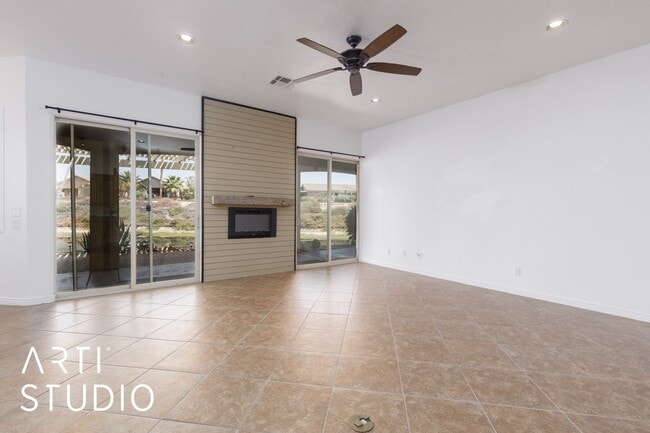 Building Photo - Beautiful 2-bedroom 2-bathroom and 2-car garage located in a gated community