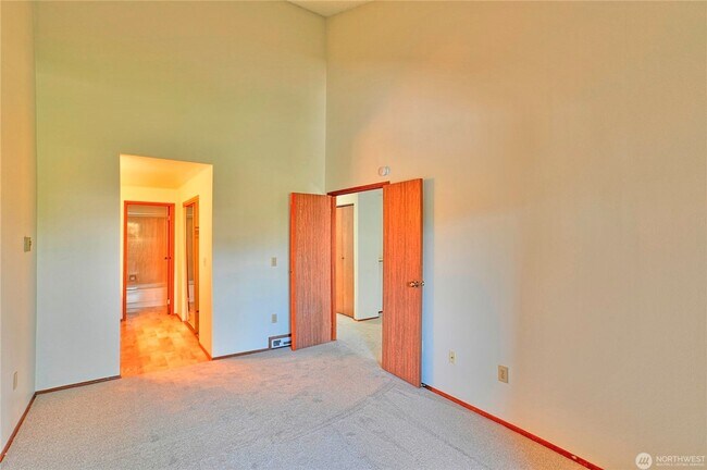 Building Photo - Spacious 2-Bed, 2-Bath Condo in Prime Ever...
