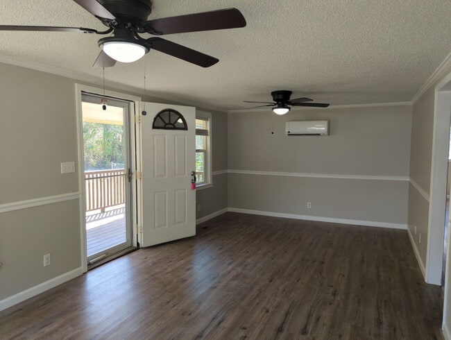 Building Photo - 3 Bdrm Home In Harrison