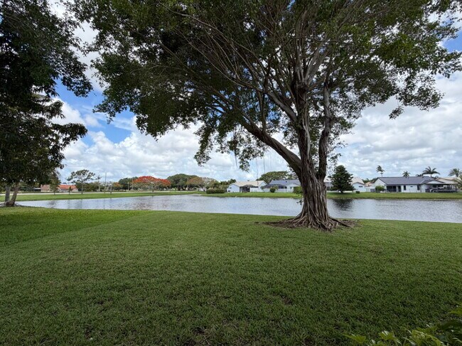 Building Photo - Beautiful Home with Large Great Room!