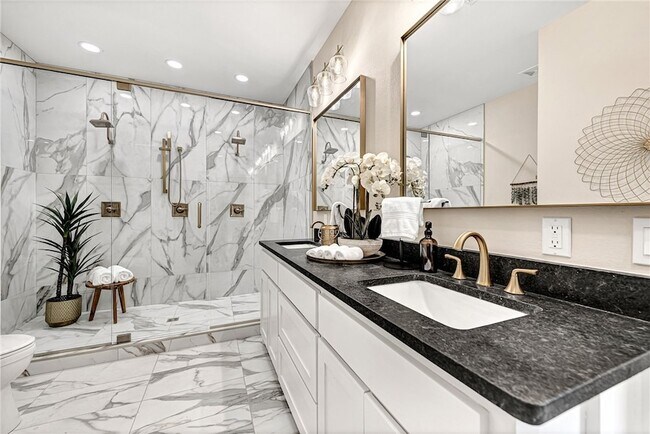 Building Photo - 1433 S Duncan Ave